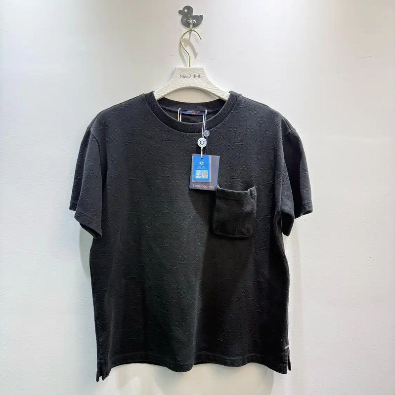 Louis Vuitton Louis Vuitton Black Cotton Men's T-Shirt 0089 Size US M / EU 48-50 / 2 - 1 Thumbnail