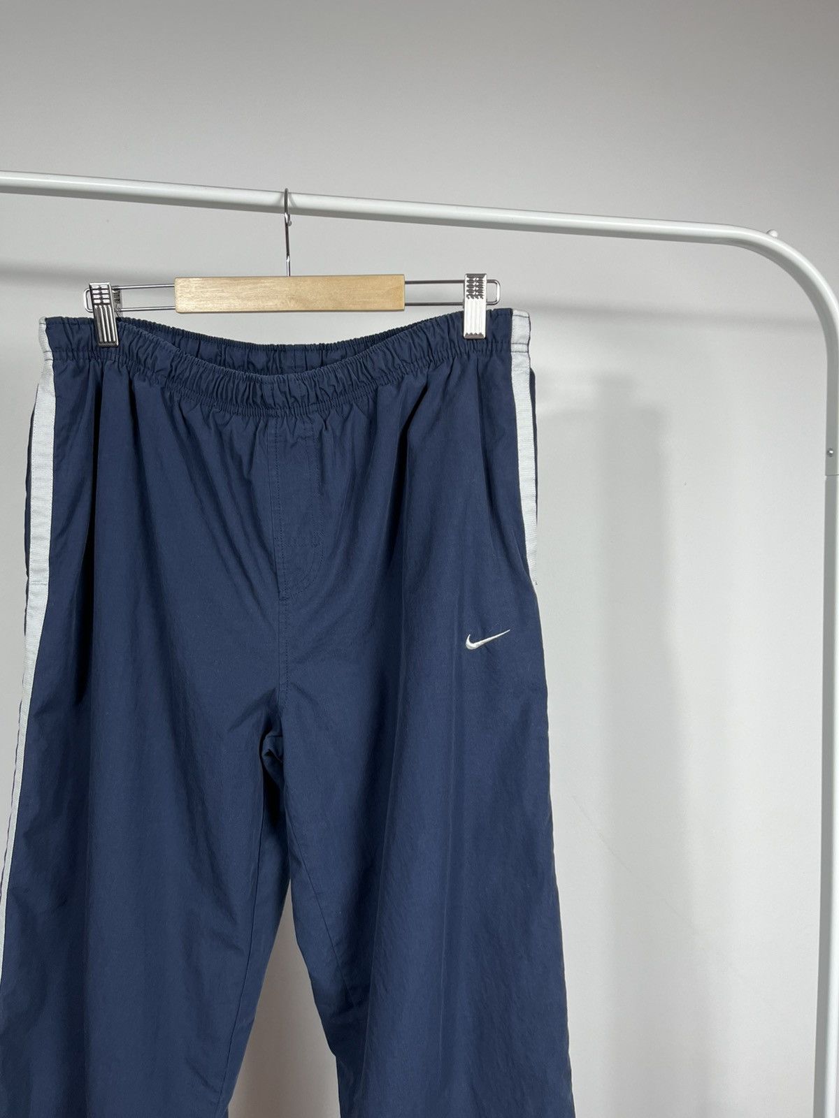 Nike Vintage Nike navy blue track pants with white side stripes L Size US 34 / EU 50 - 3 Thumbnail