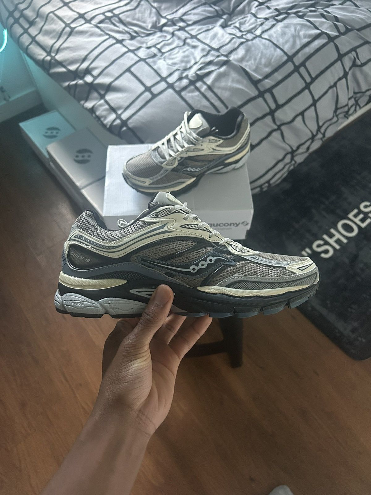 Saucony Saucony Omni Grid 9 - Gravel Caviar Size US 8.5 / EU 41-42 - 3 Thumbnail