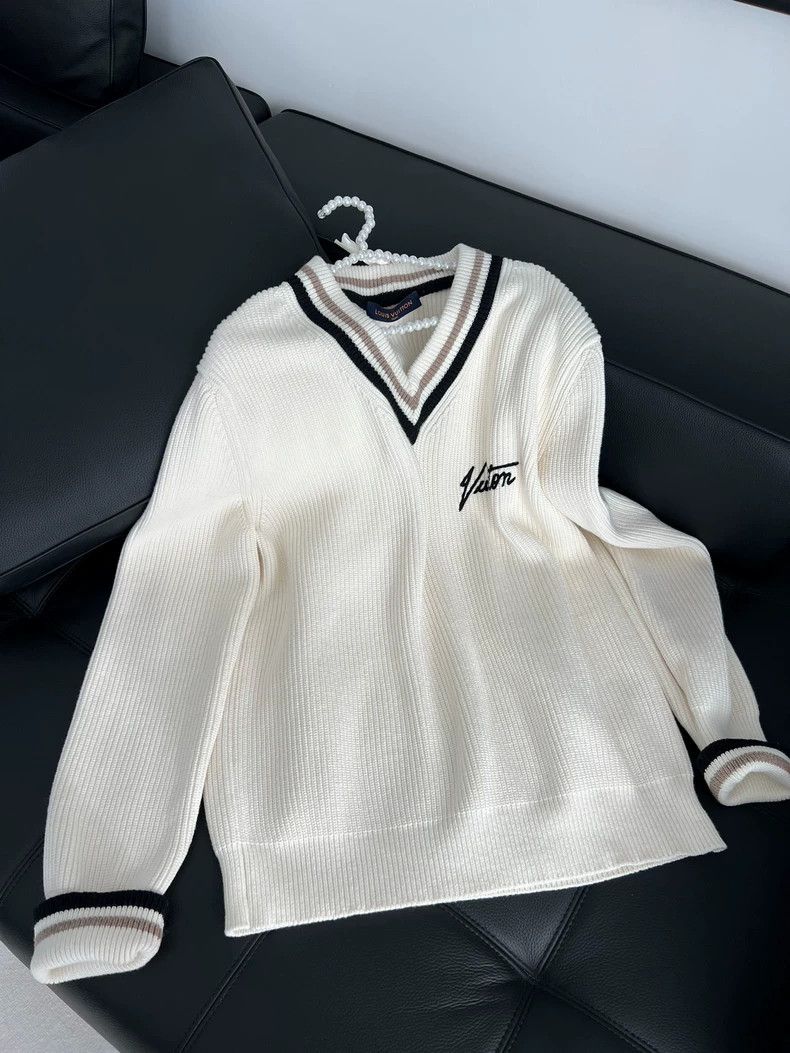 Louis Vuitton Louis Vuitton Preppy Style V-Neck Sweater Size US M / EU 48-50 / 2 - 1 Thumbnail