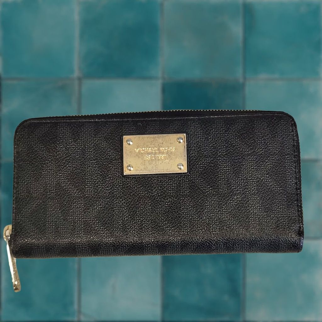 Michael Kors Michael Kors Jet Set Travel Zip-Around Wallet Black Leather Womens Used Condition Size ONE SIZE - 1 Thumbnail