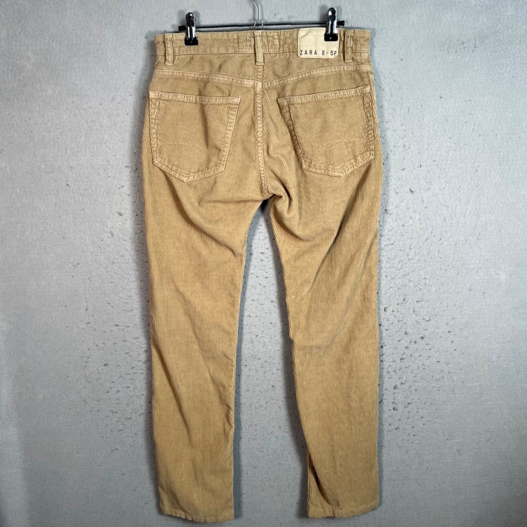 Zara Zara Man Basic Mens 30 Beige Corduroy Pants Tapered Leg Chino Straight Flat Front Regular Waist 30 Inseam 29 Vintage No Mens Size US 30 / EU 46 - 2 Thumbnail