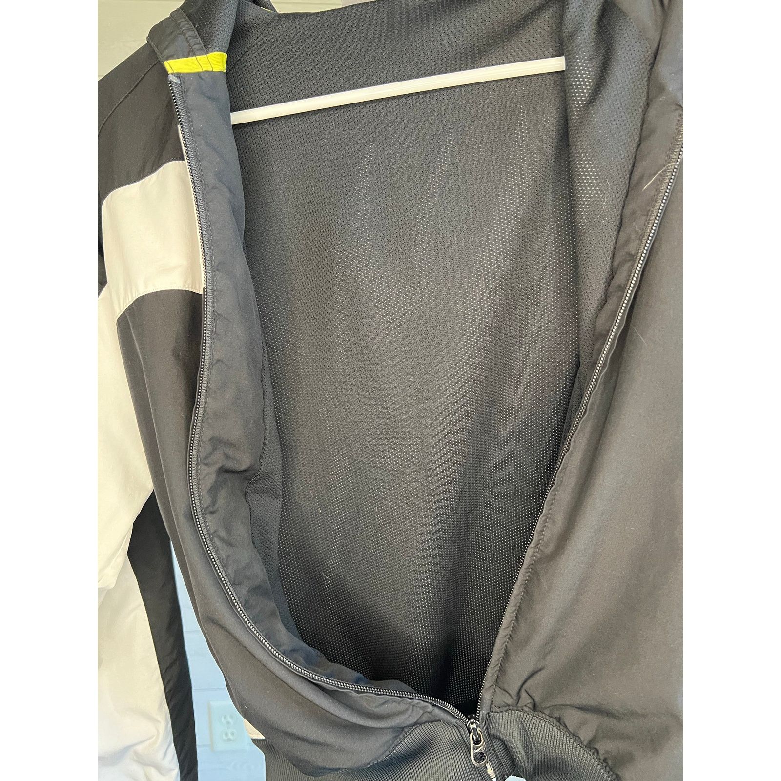 Nike Nike black/white women’s track jacket Size medium (8-10) Size M / US 6-8 / IT 42-44 - 7 Thumbnail