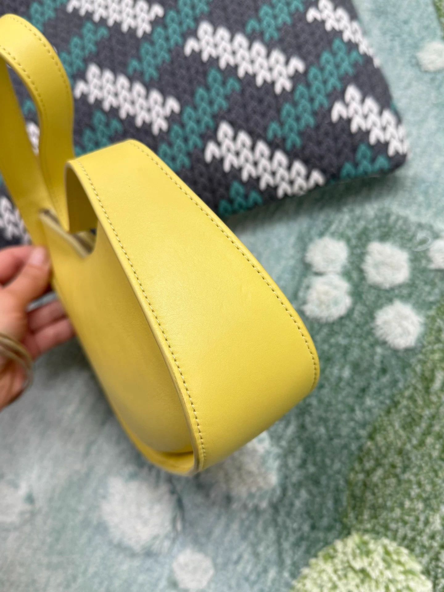 The Row The Row Half Moon Chicken-Yellow Leather Armpit Minimal Size ONE SIZE - 6 Thumbnail