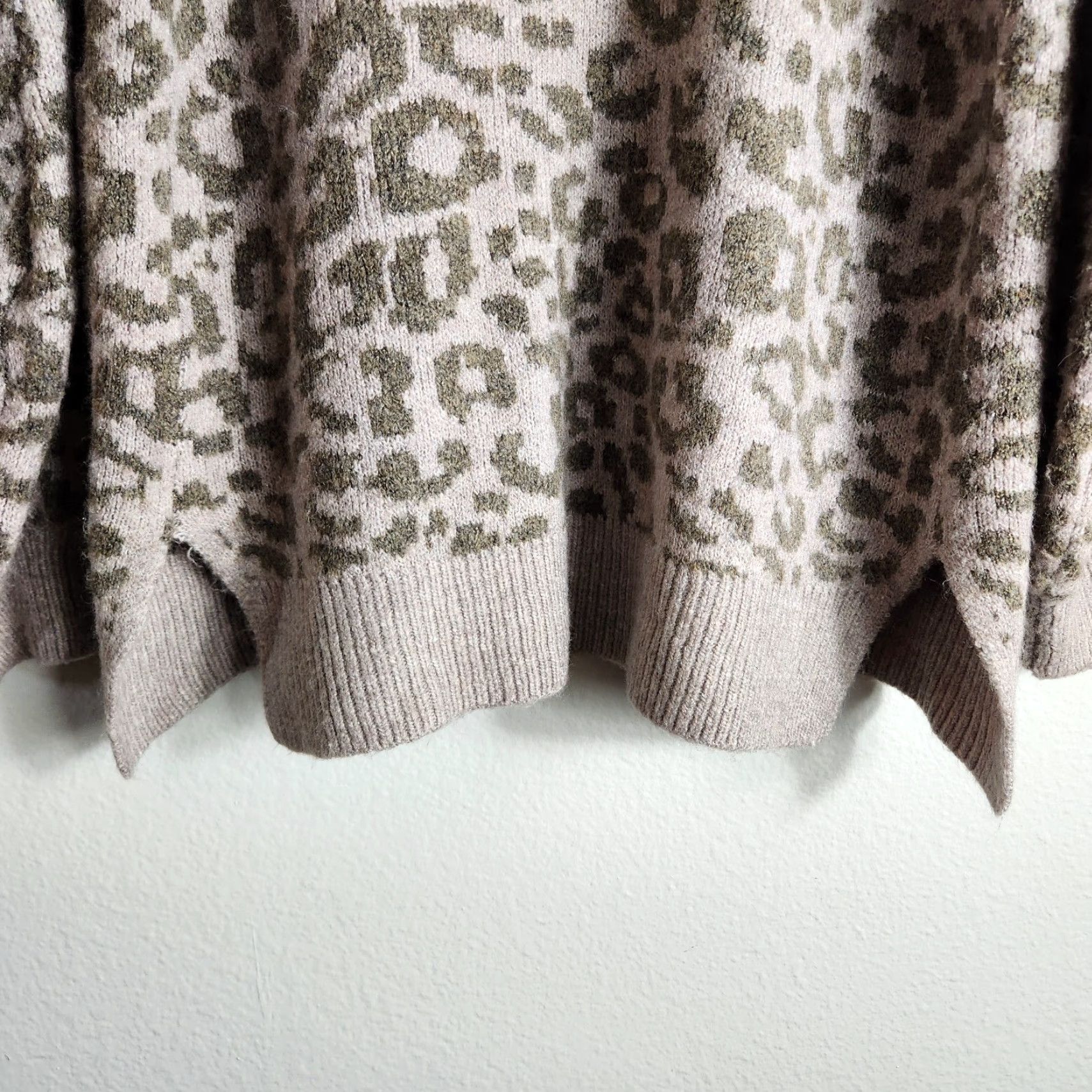 Abercrombie & Fitch Abercrombie & Fitch Womens Taupe Leopard Open Front Cardigan Sweater XS Lounge Cardigan Open Front Womens Leopard Knit Sale Size XS / US 0-2 / IT 36-38 - 7 Thumbnail
