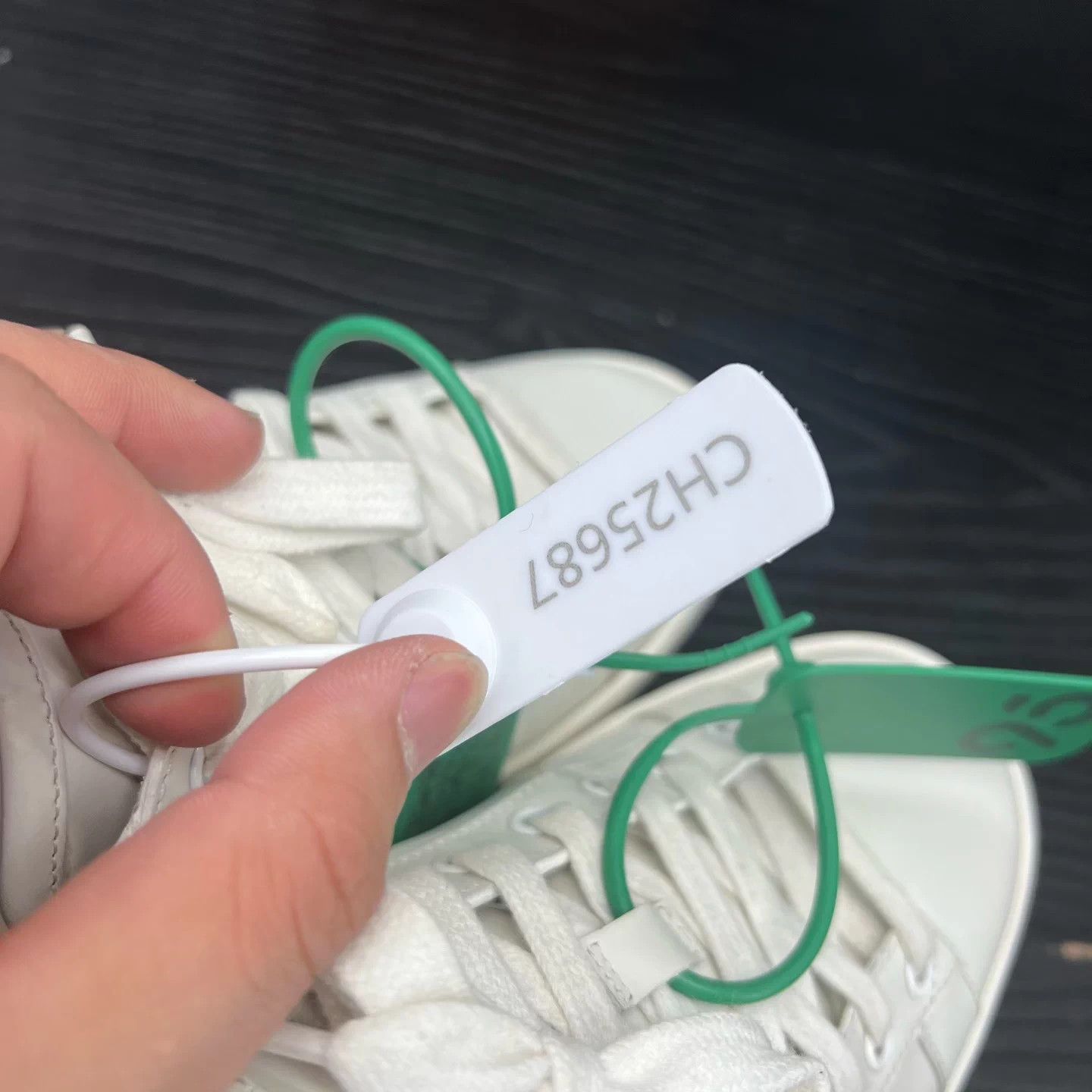 Gucci Gucci Ace White & Gray 37.5 Worn 2x Like New Com Box Size US 7 / IT 37 - 9 Thumbnail