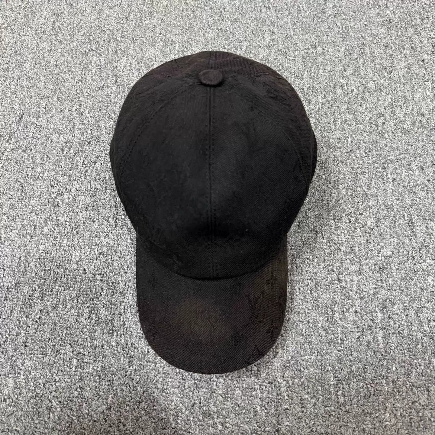 Louis Vuitton LV all over print embroidery cap 9/10 color fading Size ONE SIZE - 2 Thumbnail