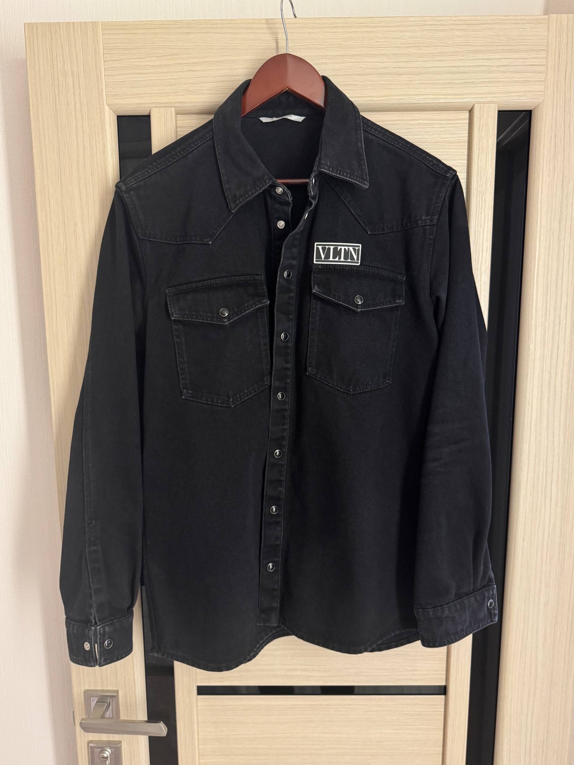 Valentino Valentino Garavani Denim Shirt VLTN Size US M / EU 48-50 / 2 - 1 Thumbnail
