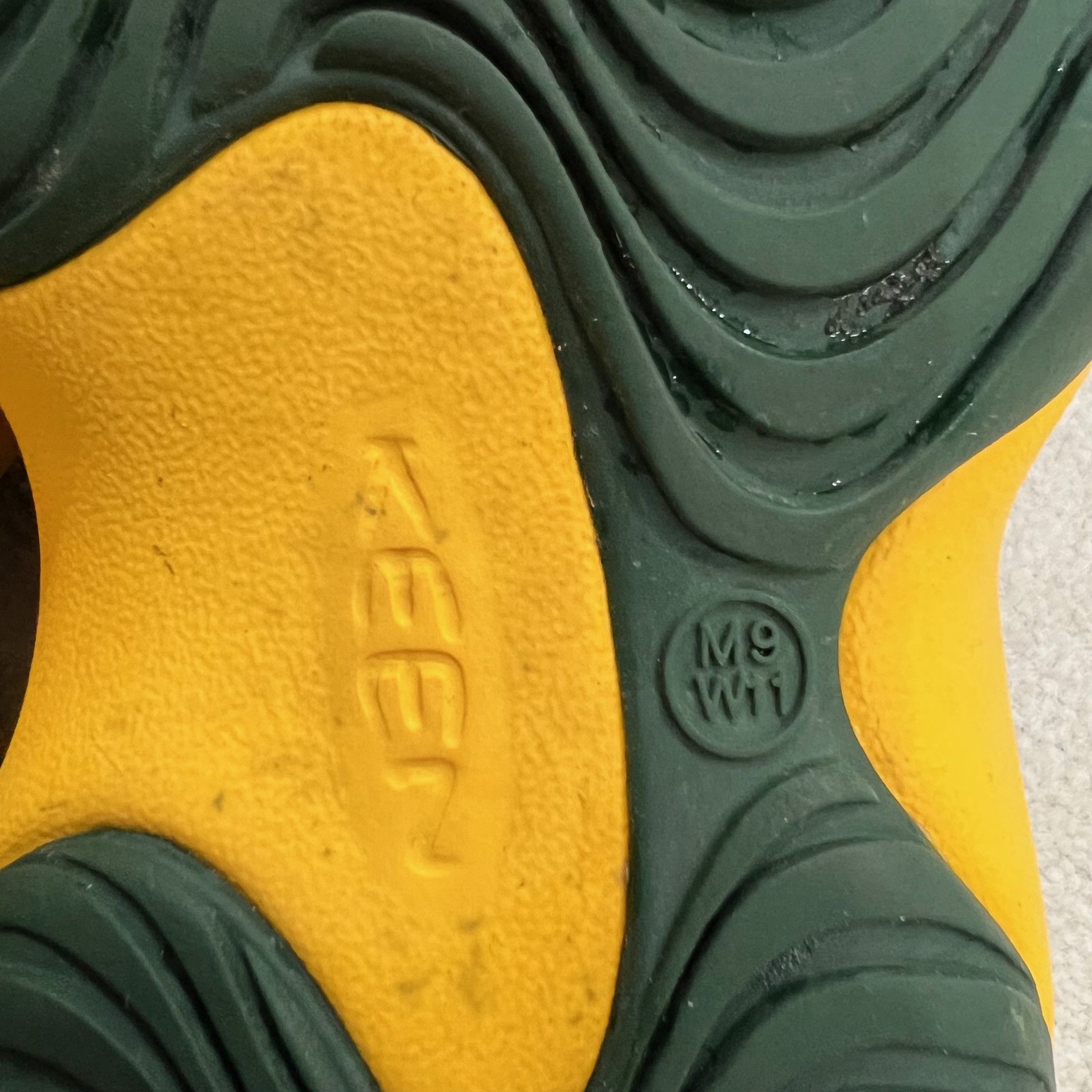 KEEN KEEN Men's Black Yellow EVA Cushioning Anti-Odor Clog Sandal Size US 9 / EU 42 - 6 Thumbnail