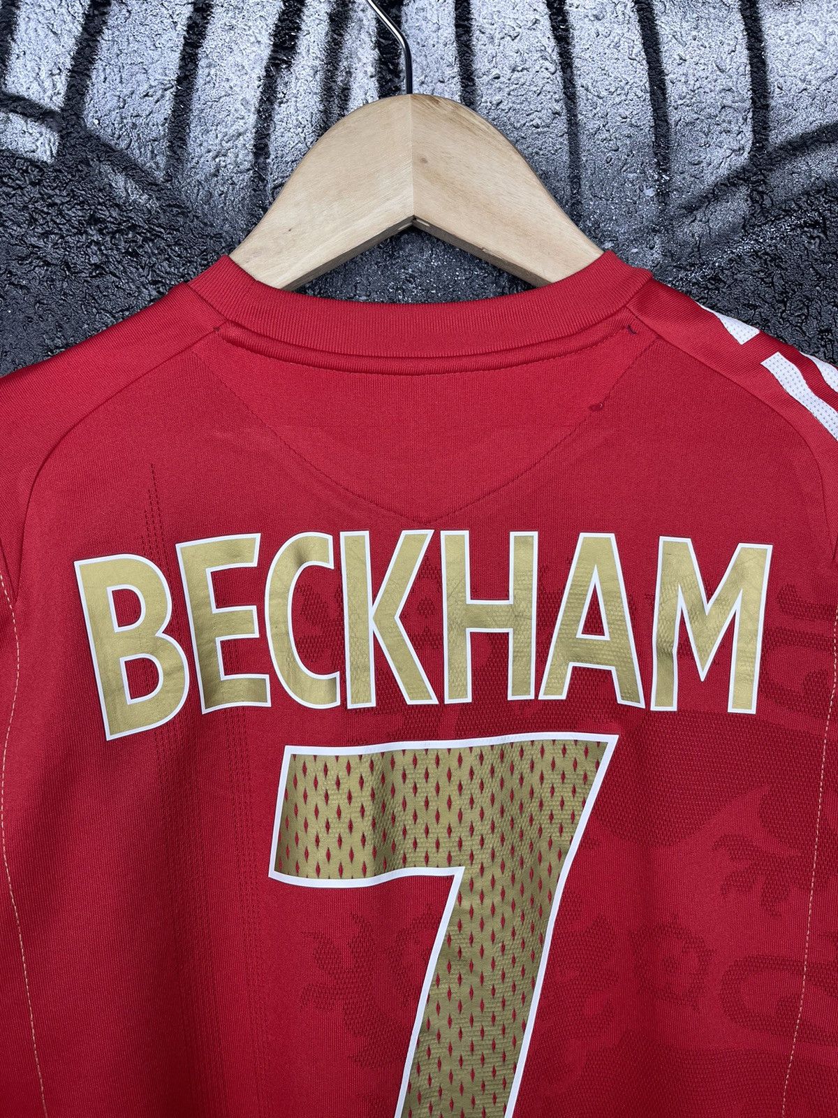Umbro Umbro England Football Team Vintage Soccer Jersey Youth Size XL #7 Beckham Size US XS / EU 42 / 0 - 4 Thumbnail