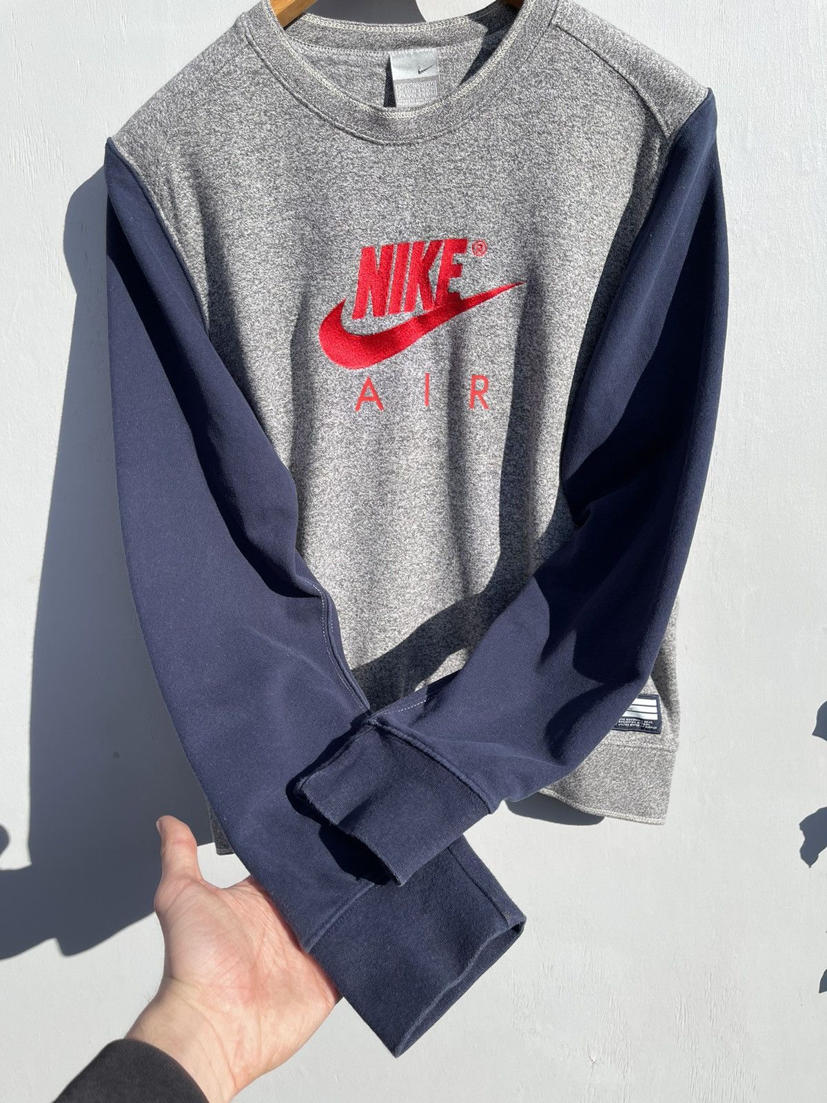 Nike Vintage Nike Air Embroidered Swoosh Logo Y2k Sweatshirt Size US S / EU 44-46 / 1 - 8 Thumbnail