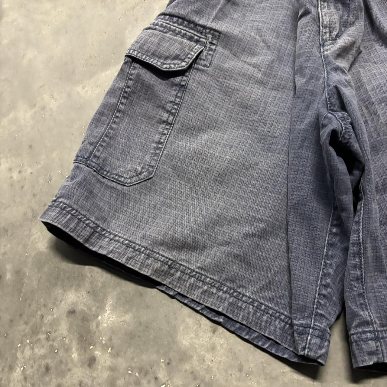 Japanese Brand × Vintage Crazy Vintage Y2K/2000s Baggy Faded Navy Skater Style Cargo Shorts! Size US 36 / EU 52 - 3 Thumbnail