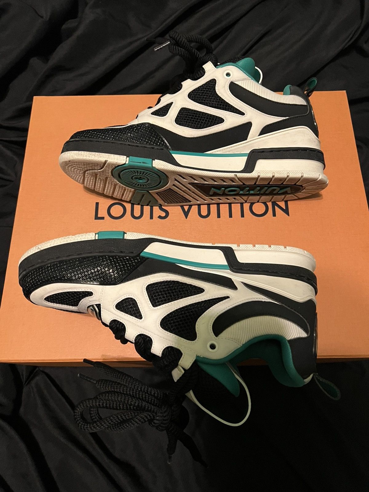 Louis Vuitton Louis Vuitton Skate Sneakers Black Green White LV 9 Trainers Size US 10 / EU 43 - 5 Thumbnail