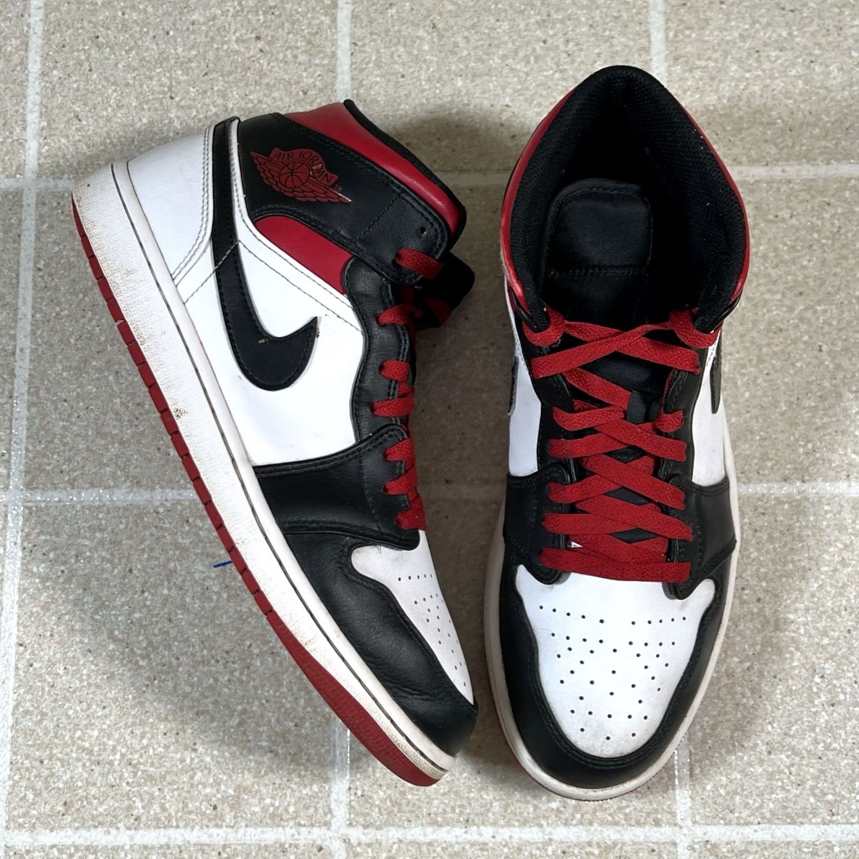 Jordan Brand Jordan Air Jordan 1 Mid Sneaker Gym Red Black White DQ8426-106 Leather Mid Top Men Size US L / EU 52-54 / 3 - 2 Thumbnail