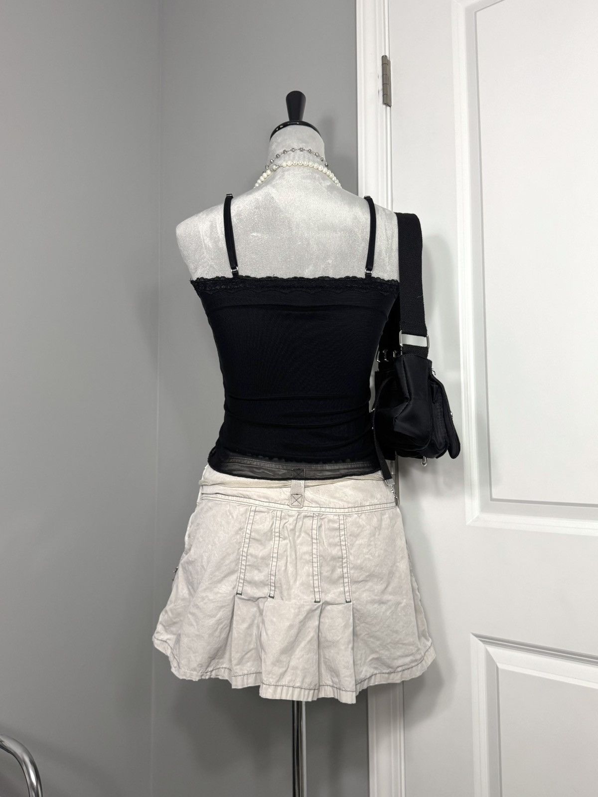 Forever 21 Forever21 Black Sheer Layered Floral Lace Trim Bowtie Cami Size XS / US 0-2 / IT 36-38 - 8 Thumbnail