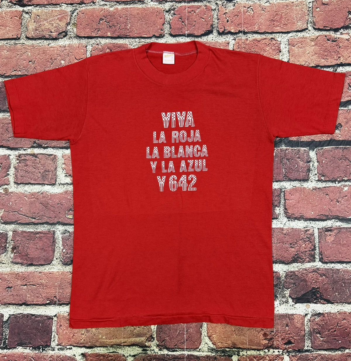 Vintage UE Local Union Viva La Roja La Blanca Y La Azul Tee 80s Size US M / EU 48-50 / 2 - 1 Thumbnail