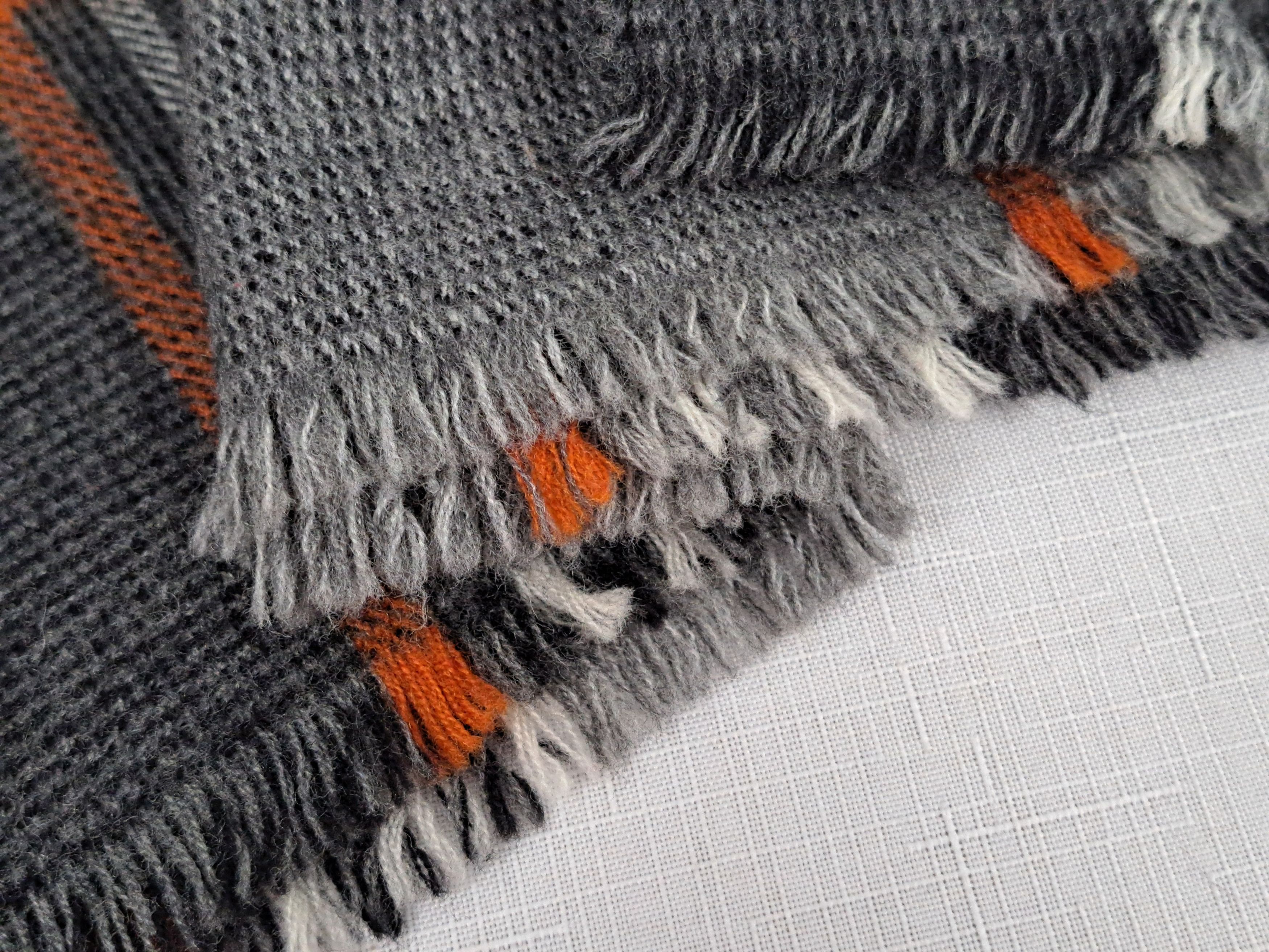 Johnstons Of Elgin Johnstons Of Elgin merino wool scarf. Made in Scotland. Size ONE SIZE - 5 Thumbnail