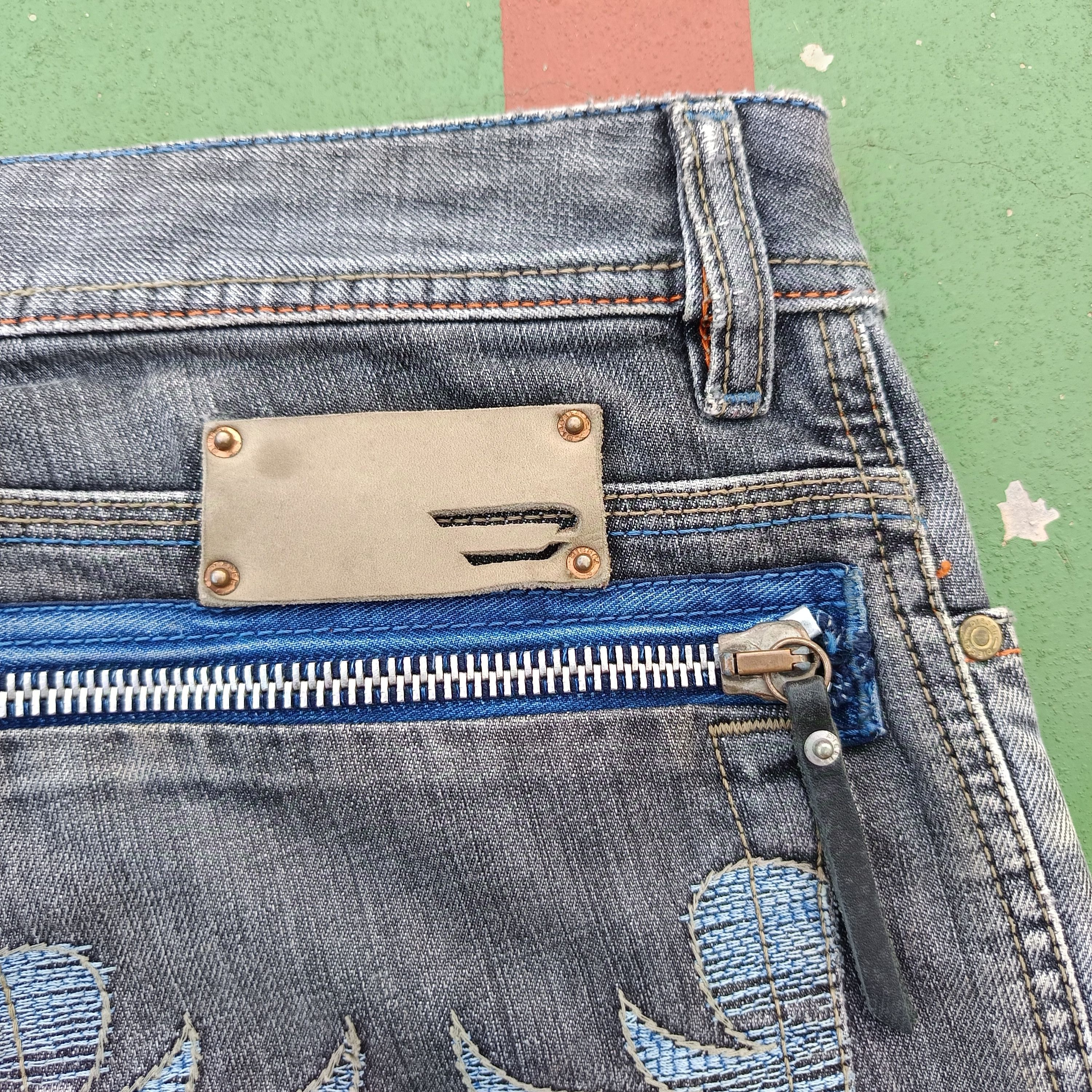 Diesel DIESEL INDUSTRY STRAIGHT ZIP POCKET DENIM JEANS Size US 31 - 6 Thumbnail