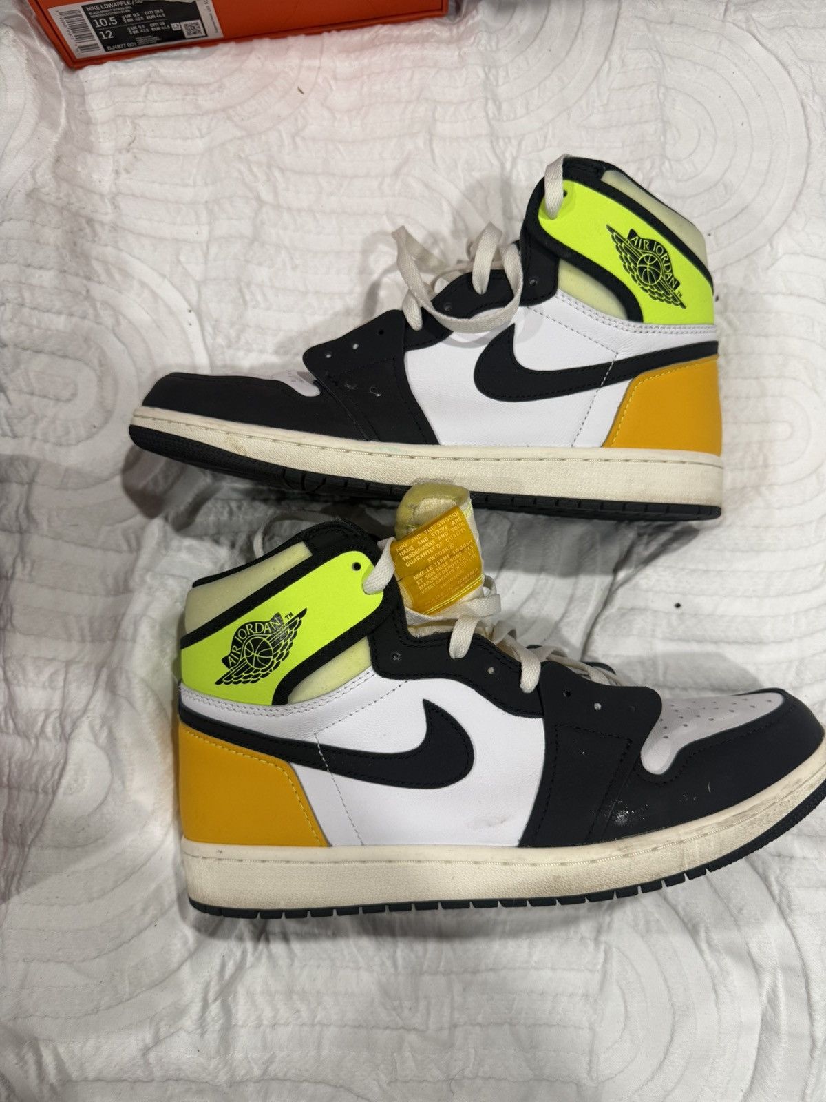Jordan Brand Air jordan 1 gold volt size 10 Size US 10 / EU 43 - 2 Thumbnail
