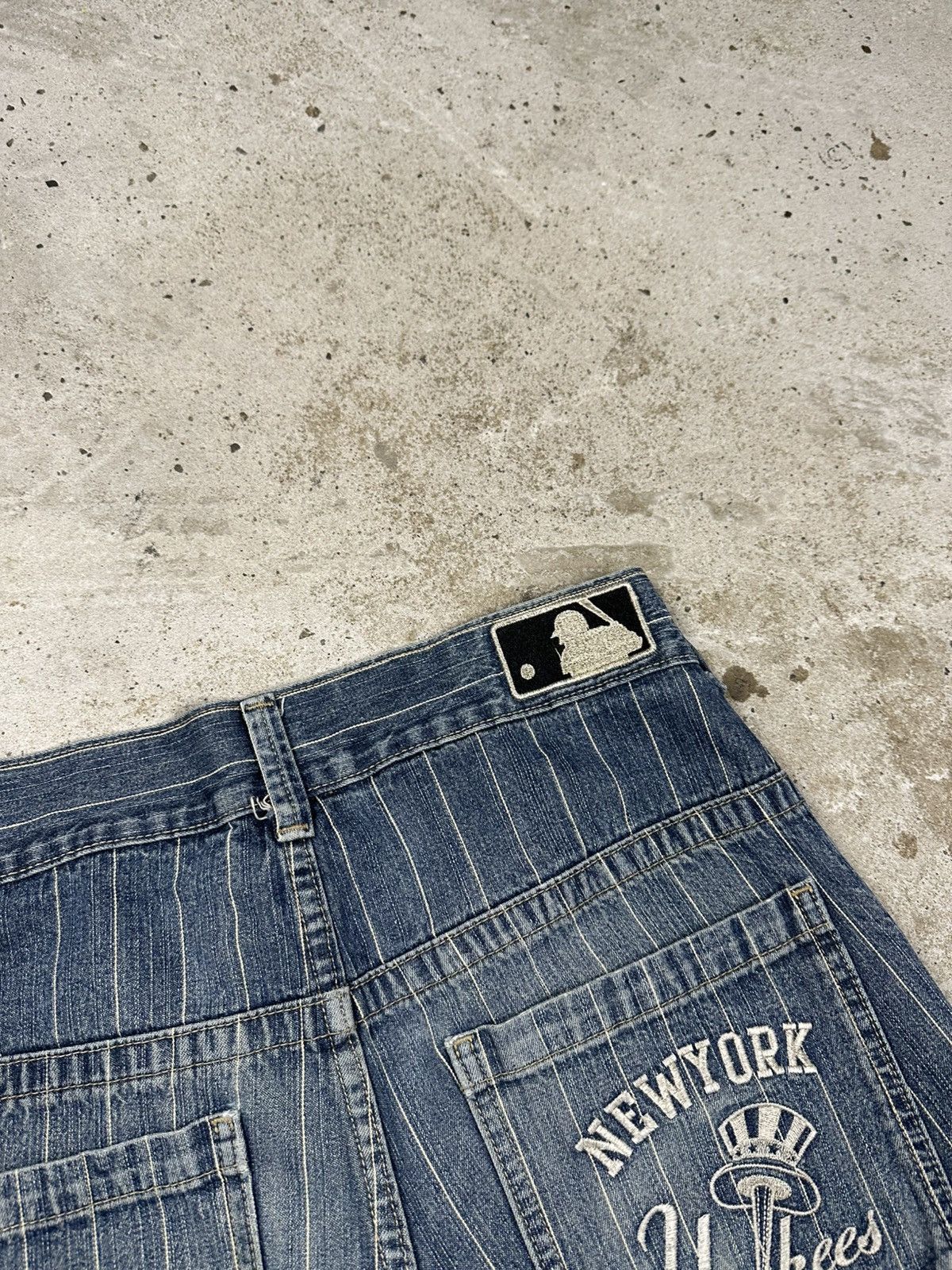 MLB × New York Yankees × Vintage Vintage Y2K New York Yankees Pinstripe Denim Shorts Jorts Size US 30 / EU 46 - 10 Thumbnail