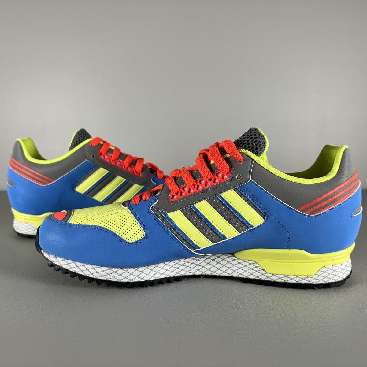 Adidas Rare adidas Originals Questar reflective 2010 sneakers Size US 12 / EU 45 - 5 Thumbnail