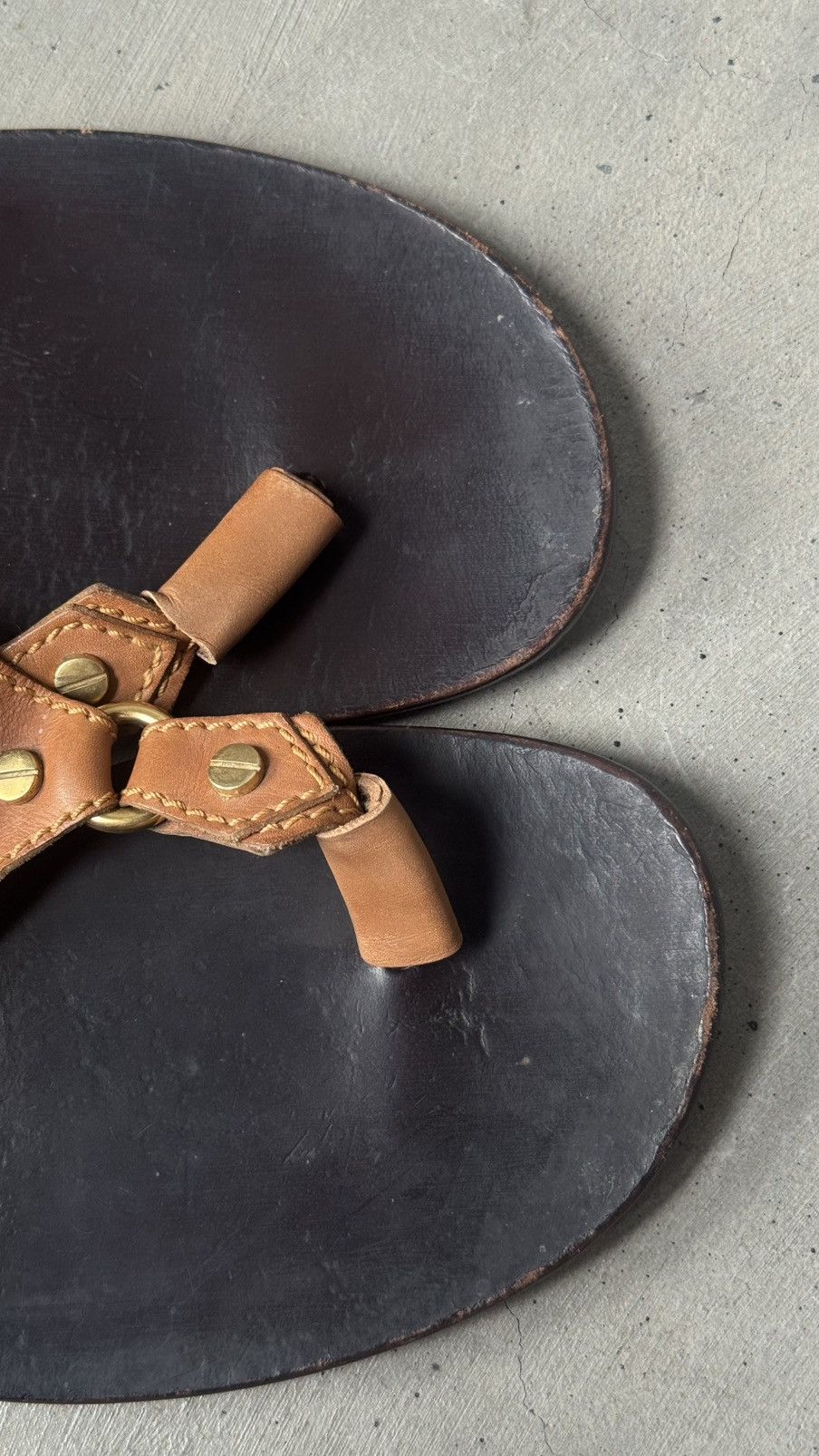 Valentino Valentino Tan Leather V Logo Flat Thong Sandals Size US 8 / EU 41 - 8 Thumbnail