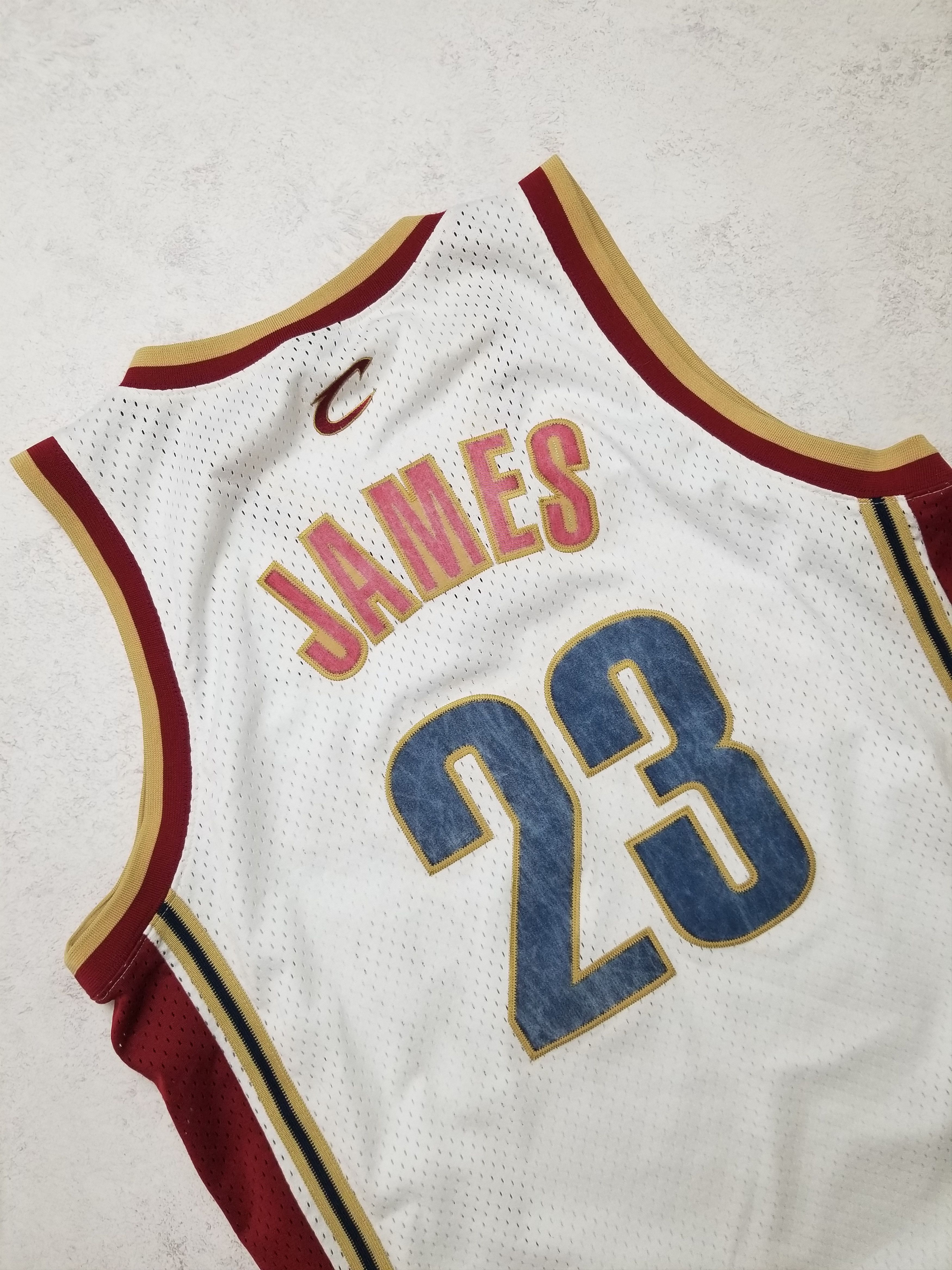 Nike Vintage NBA Cleveland Cavaliers LeBron James 23 Sewn Jersey Size US L / EU 52-54 / 3 - 16 Thumbnail