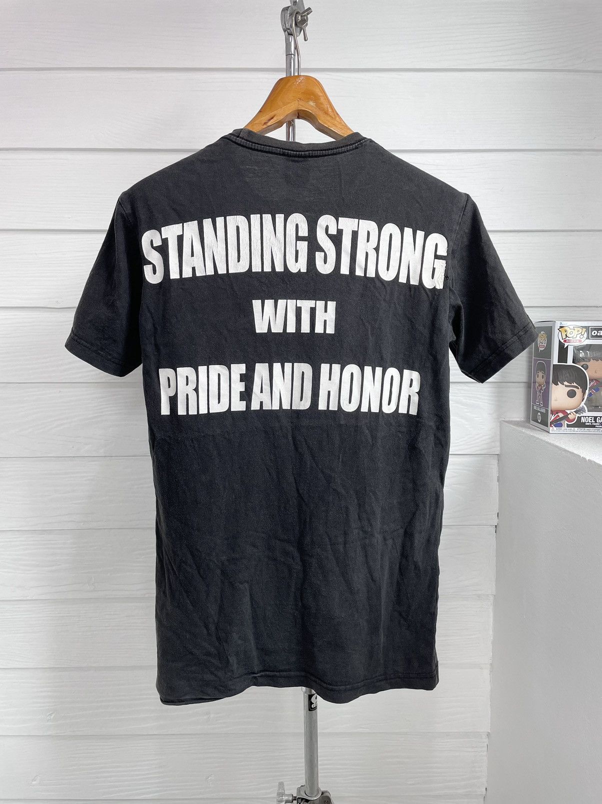 Band Tees × Vintage VINTAGE IN VEIN STANDING STRONG WITH PRIDE AND HONOR T-SHIRT Size US S / EU 44-46 / 1 - 2 Thumbnail