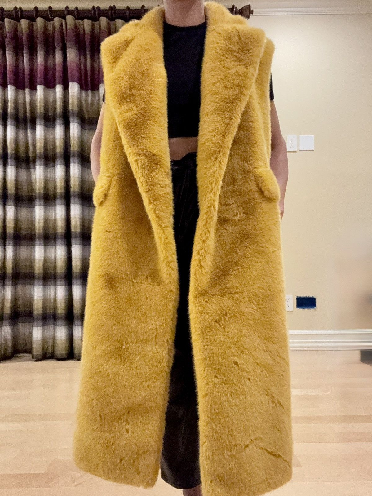 Bcbgmaxazria BCBGMaxAzria Golden Yellow Faux Fur Sleeveless Vest Size S / US 4 / IT 40 - 3 Thumbnail