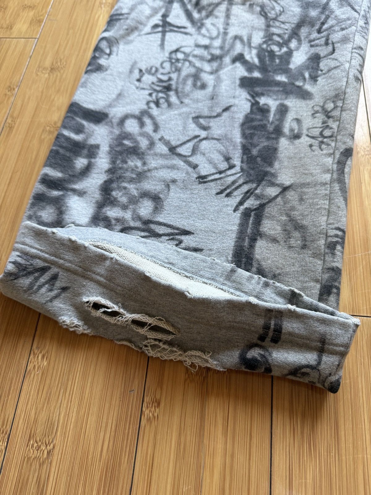 Balenciaga Balenciaga skater graffiti sport pants Size US 34 / EU 50 - 2 Thumbnail