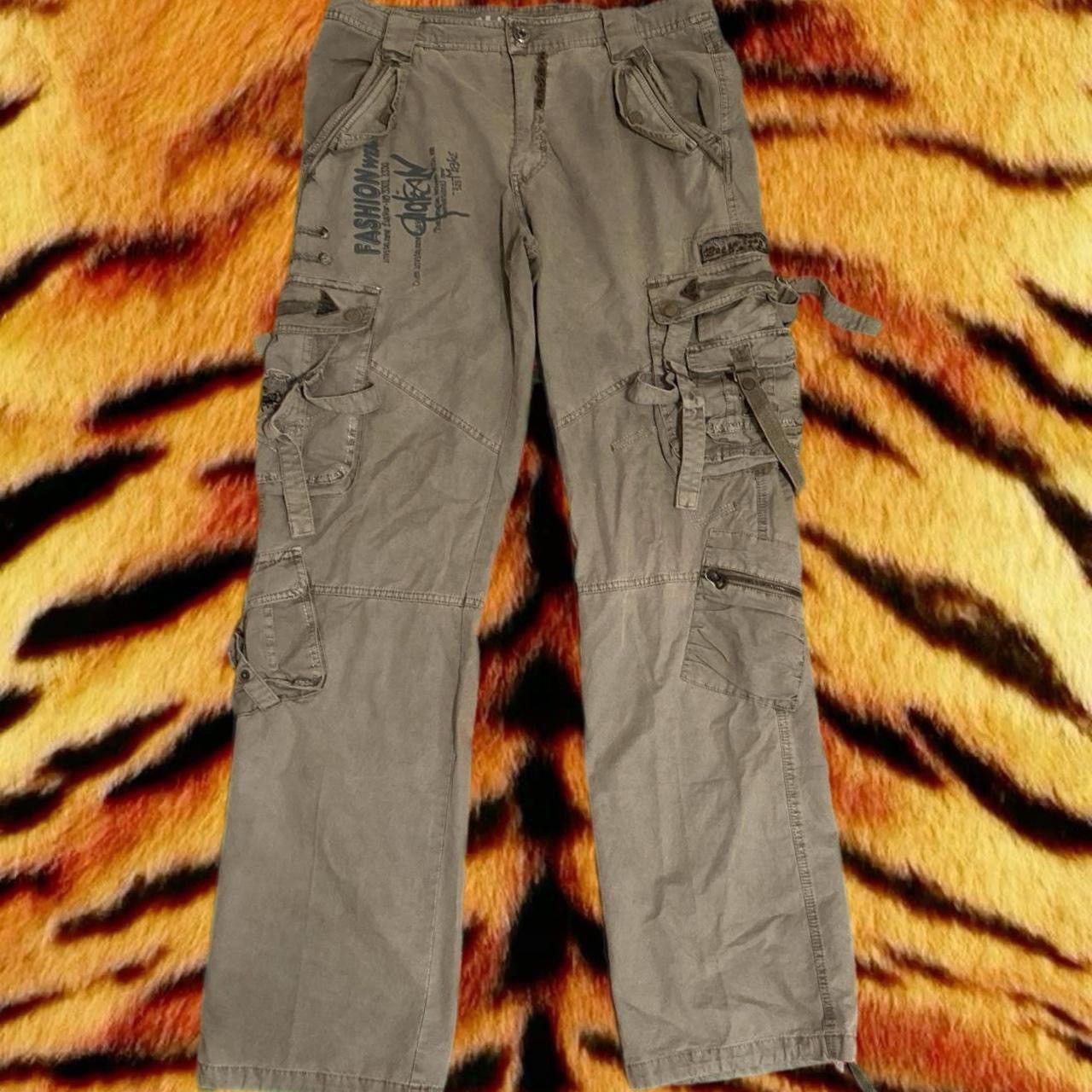 Vintage Cargo pants with a great fit, featuring a green and khaki Size US 34 / EU 50 - 1 Thumbnail