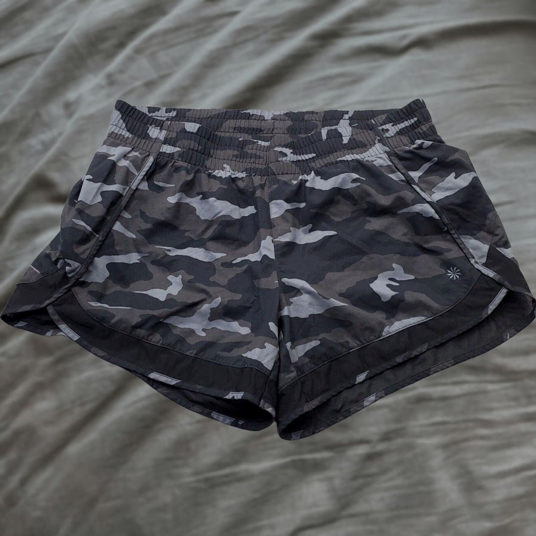 Athleta Athleta Womens Shorts M Multi Camo Elastic Waist Pull On Athletic II Size 32" / US 10 / IT 46 - 1 Thumbnail