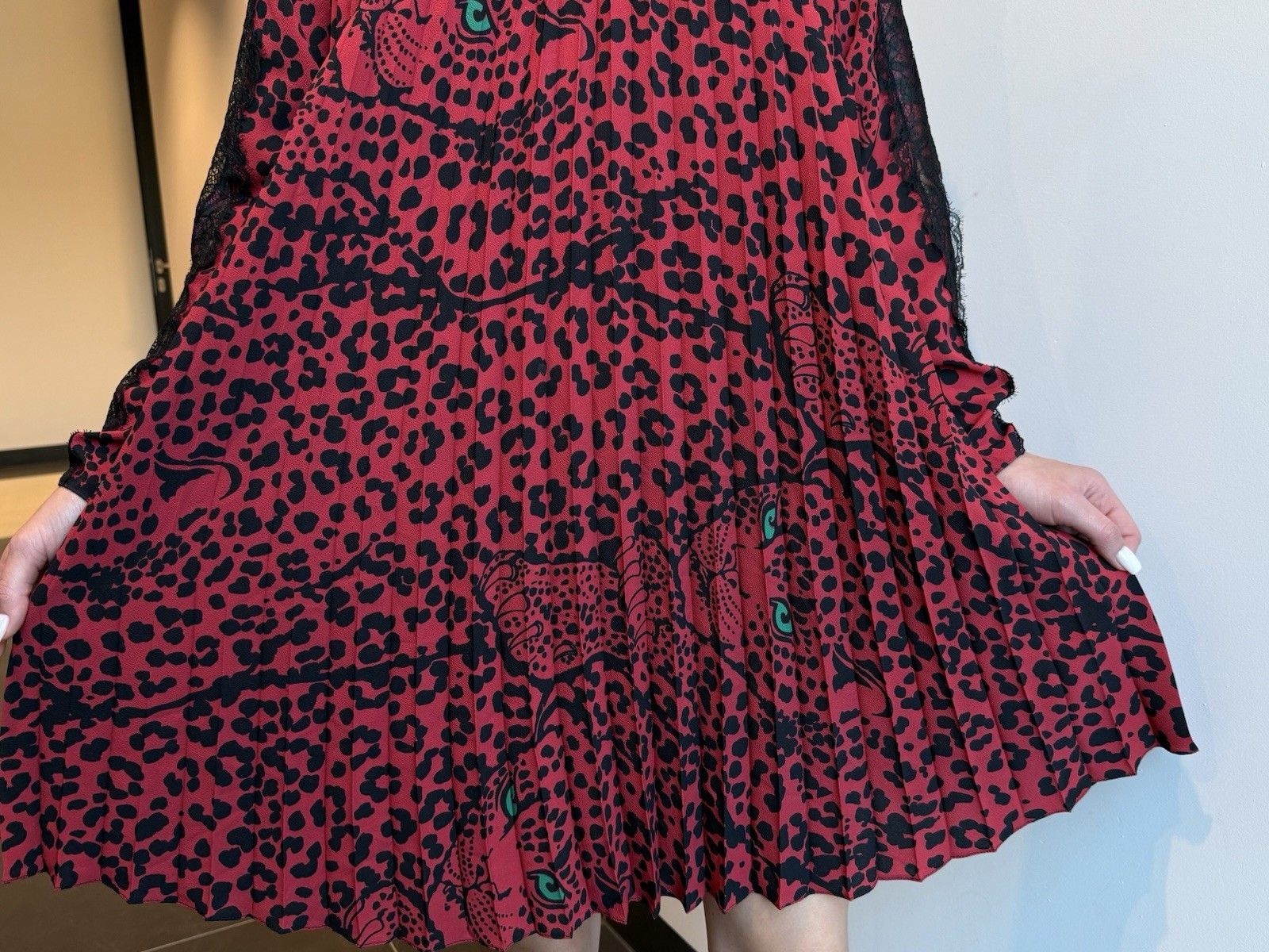 RED Valentino Red Valentino Leopard Print Lace-trimmed Lace Sleeve Dress Size M / US 6-8 / IT 42-44 - 7 Thumbnail