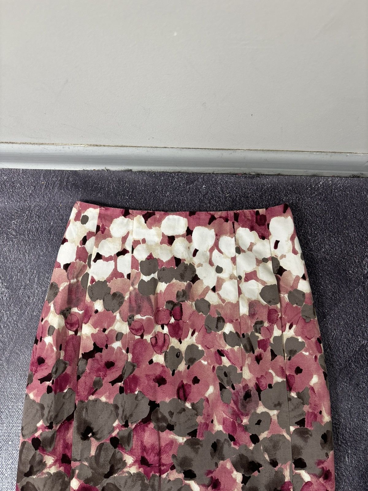 Moschino Moschino Vintage Women’s Italian Luxury Floral Pencil Skirt Size 27" / US 4 / IT 40 - 4 Thumbnail