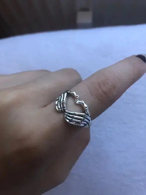 Ring Of Fire Skull Hand With Heart-Shaped Ring Size ONE SIZE - 4 Thumbnail