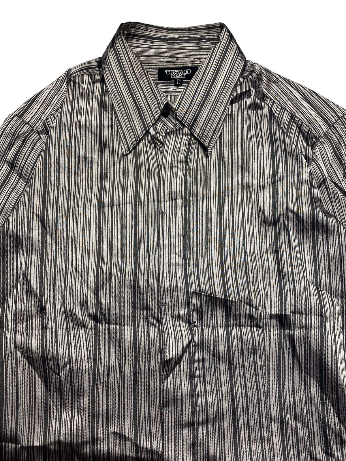 image of 2000S Tornado Mart - Rich Yakuza Shiny Silk Button Shirt in Silver, Men's (Size Medium)