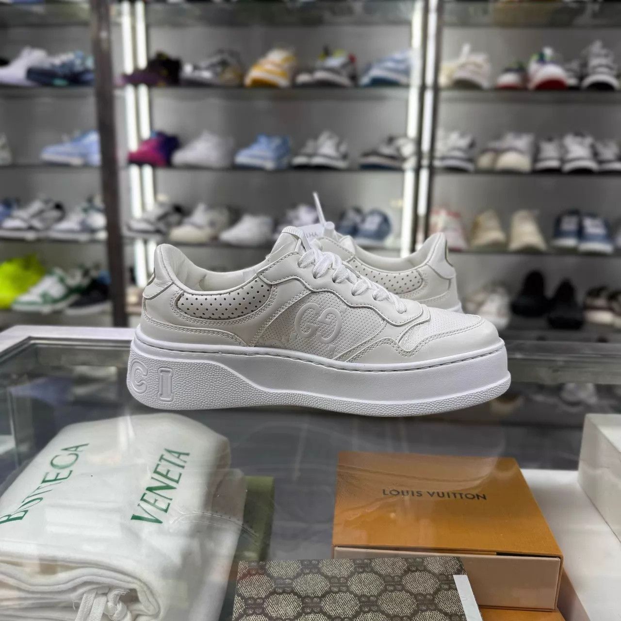 Gucci Gucci Cookie Sneakers 35.5 Tried on Size US 5 / IT 35 - 4 Thumbnail