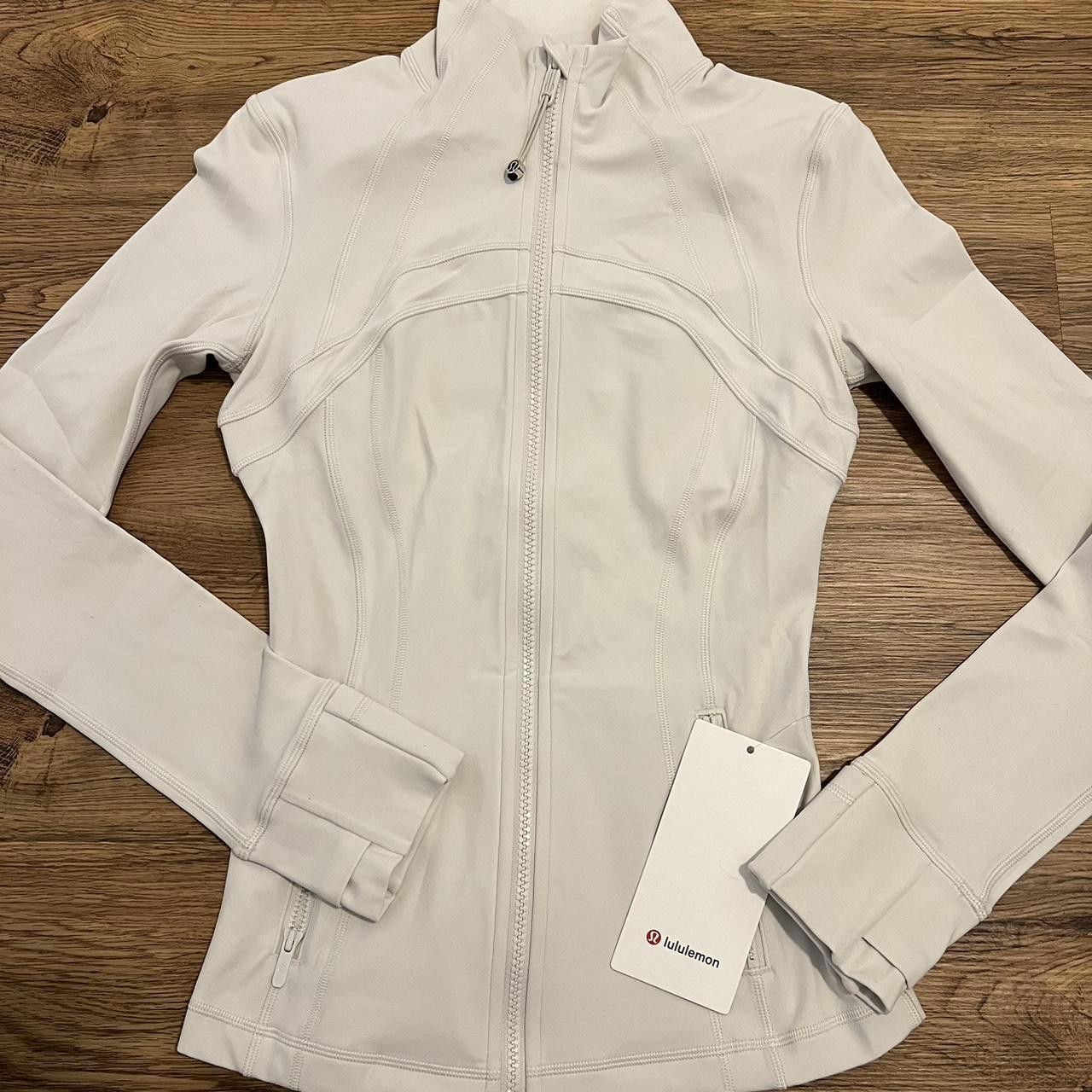 Designer Lululemon Define Feels Buttery Soft Size S / US 4 / IT 40 - 3 Thumbnail