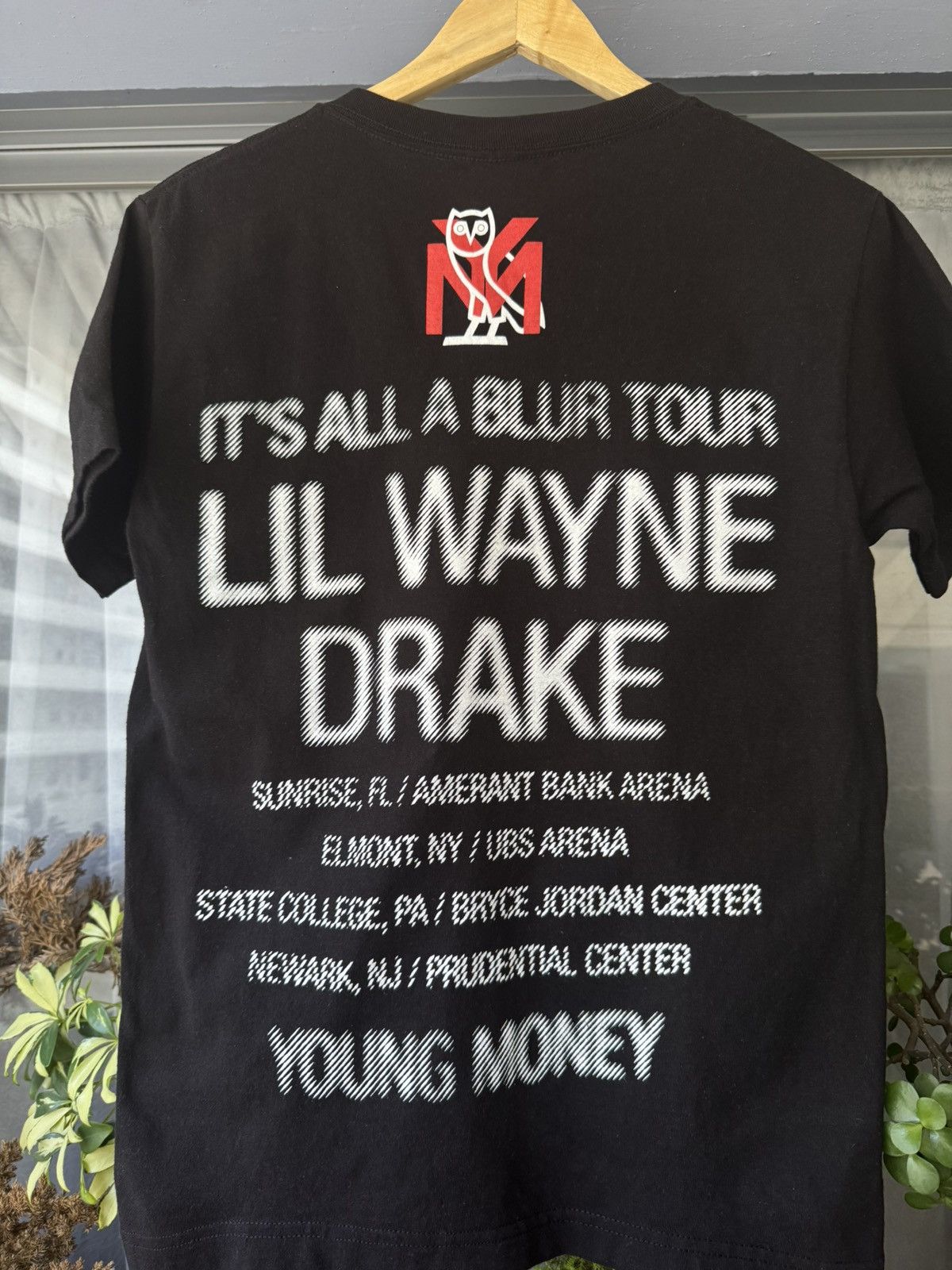 October's Very Own Drake x Young Money & Lil Wayne It’s all a Blur tour shirt Size US S / EU 44-46 / 1 - 7 Thumbnail