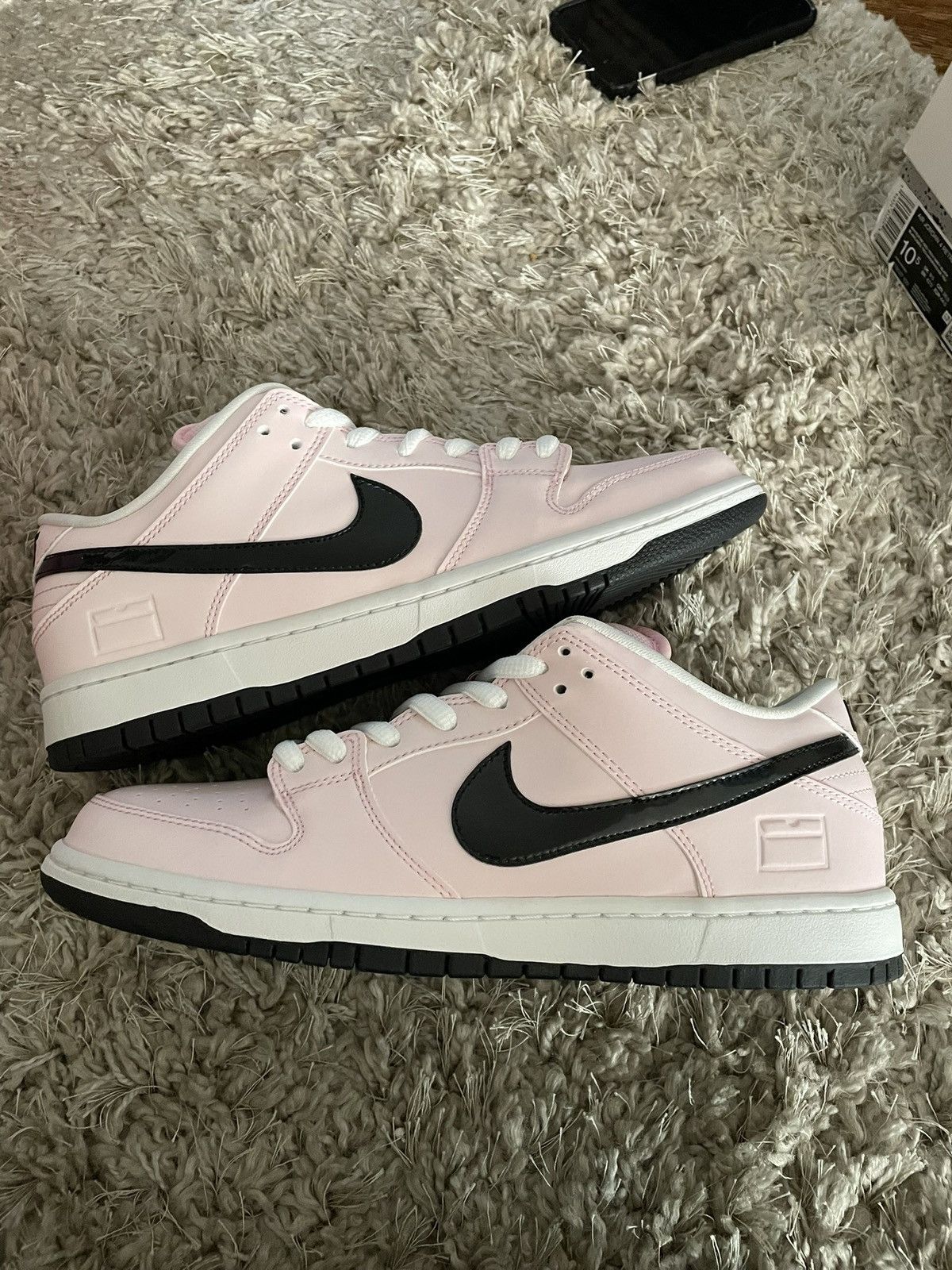 Nike SB Nike SB Dunk Low Pink Box Size US 10 / EU 43 - 2 Thumbnail