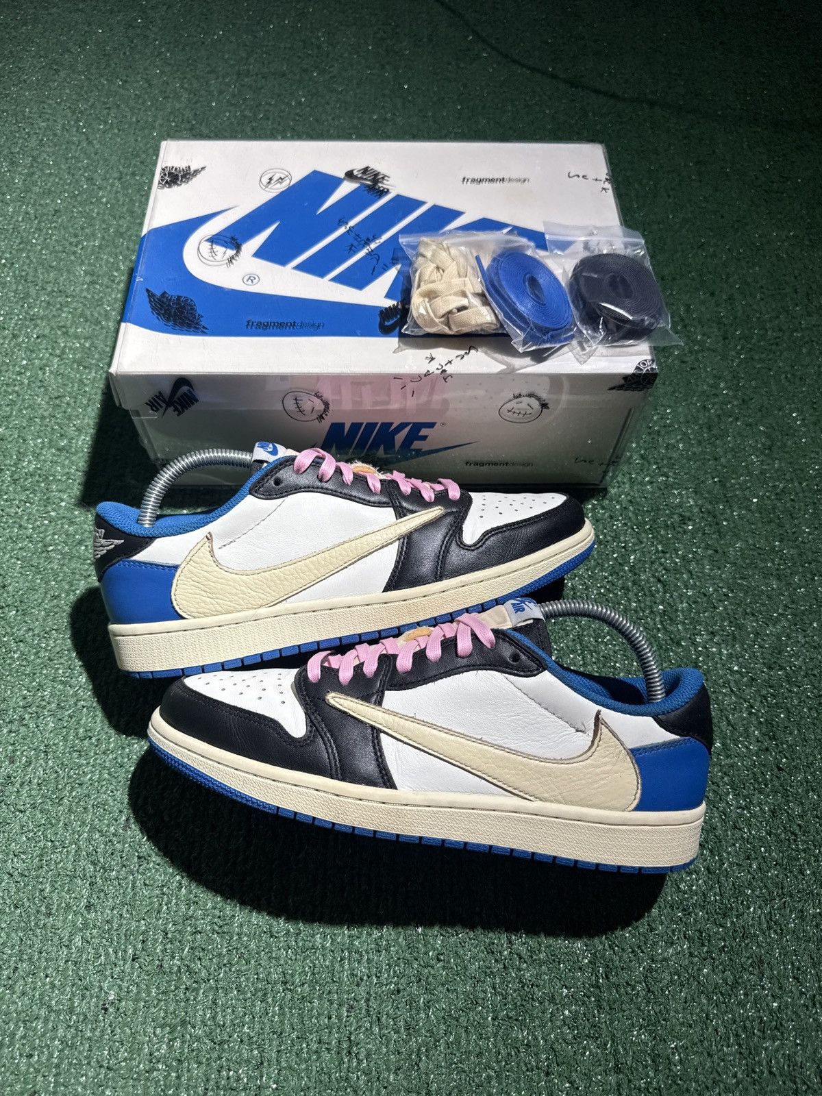 Fragment Design × Jordan Brand × Travis Scott Jordan 1 low og sp Travis Scott Fragment Size US 8.5 / EU 41-42 - 1 Thumbnail
