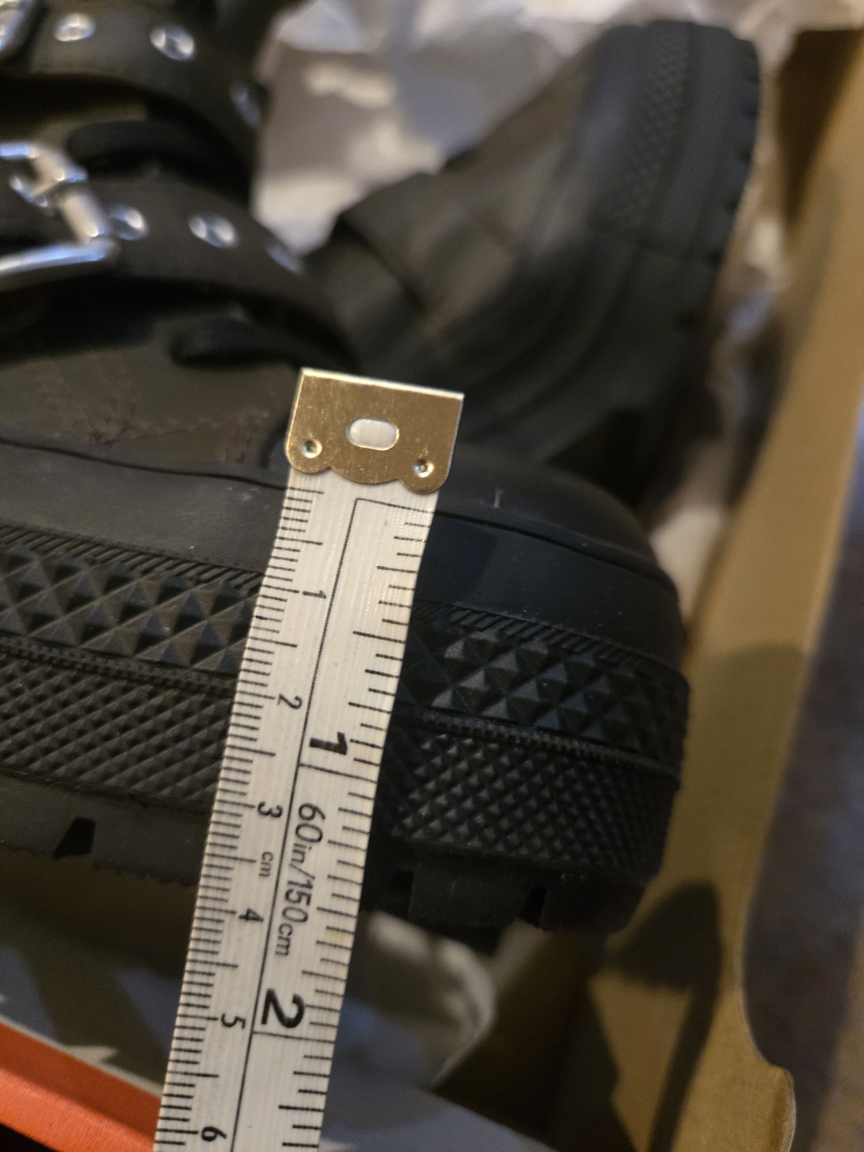 Converse CONVERSE Chuck 70 De Luxe Leather/Buckles High Top, Platform Size US 5.5 / IT 35.5 - 7 Thumbnail