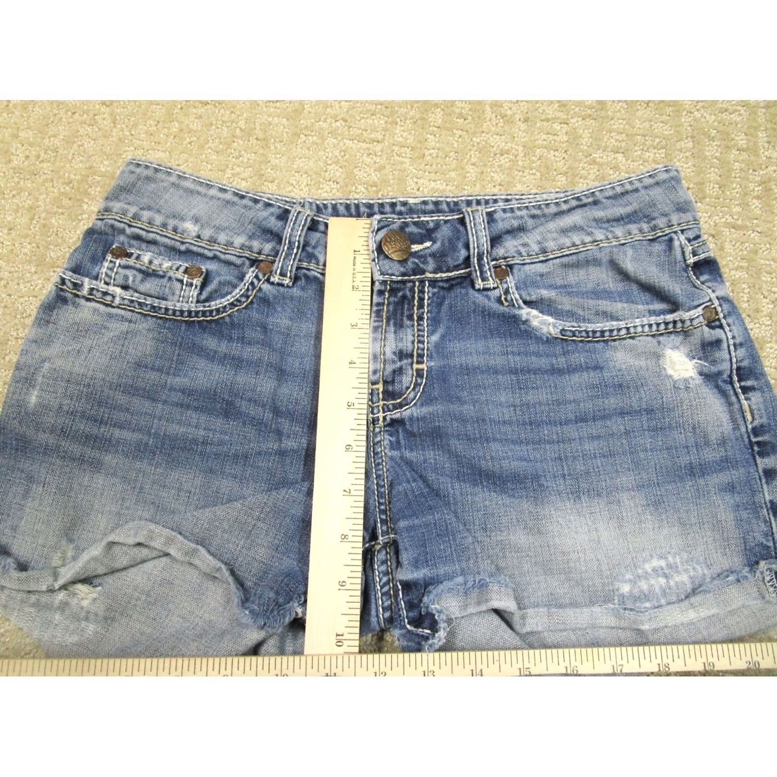 Vintage BKE Shorts 28 Blue Mid Rise Distressed Cut Off Booty Light Wash Denim Women Shorts 28 Size 28" / US 6 / IT 42 - 4 Thumbnail