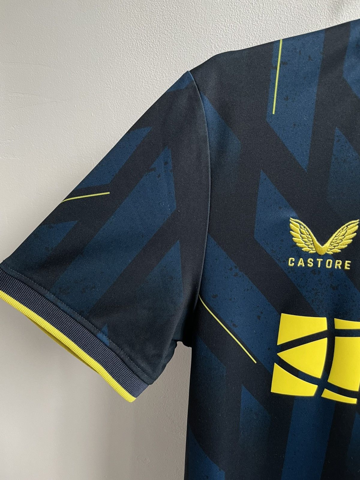 Castore NewCastle United 2023 2024 Third Footbal Shirt Soccer Jersey Size US S / EU 44-46 / 1 - 4 Thumbnail
