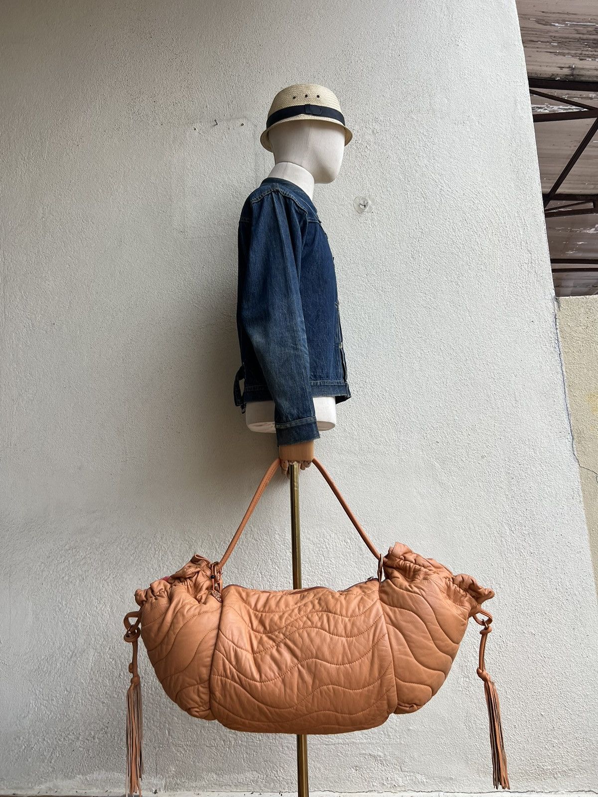 Japanese Brand × Leather Hyde Sacha Knight Quilt Puffer Large Leather Bag Size ONE SIZE - 2 Thumbnail