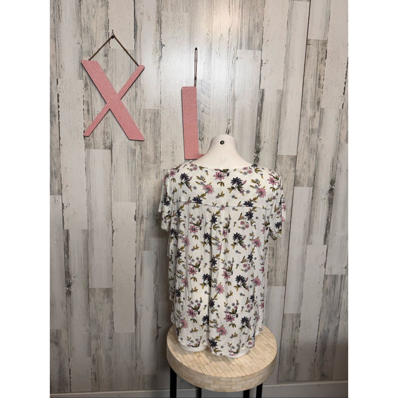 Other Tahari Women’s Floral Short Sleeve Scoop Neck Top Ivory Pink Size XL / US 12-14 / IT 48-50 - 2 Thumbnail