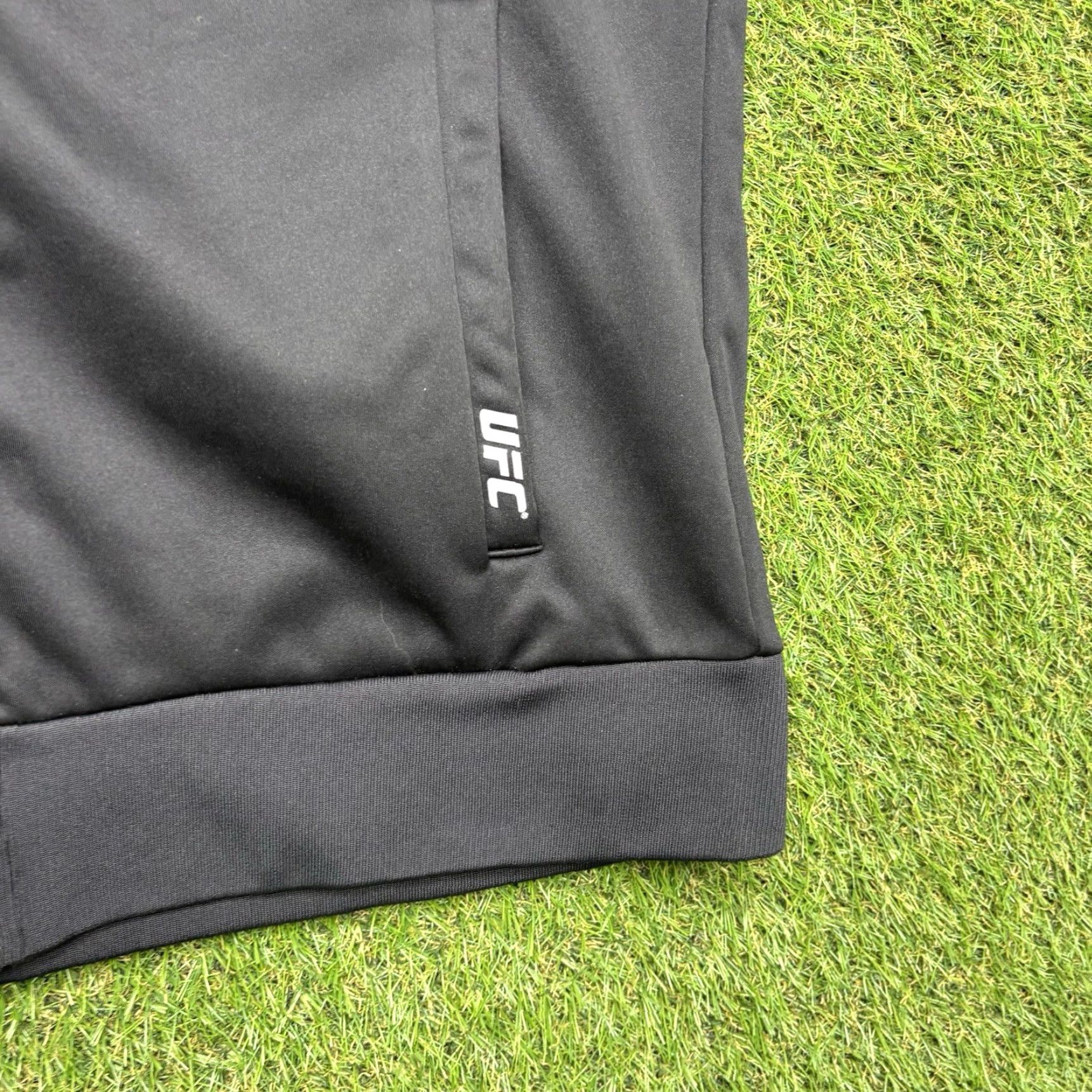 UFC UFC Vest Mens 2XL Black Full Zip Soft Shell AS REAL AS IT GETS NWT Shirt (adjusted) Size US XXL / EU 58 / 5 - 2 Thumbnail