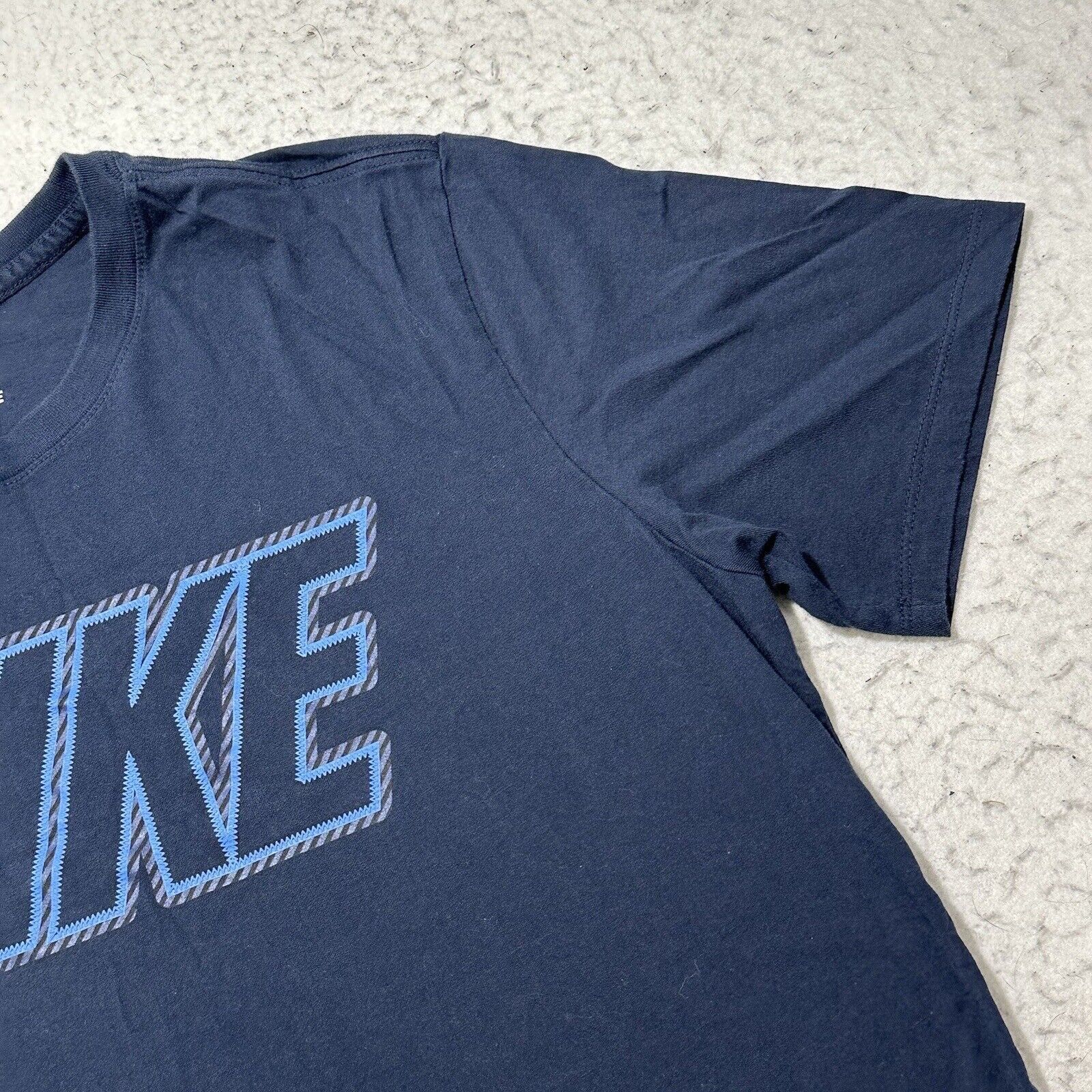Nike Nike Large Athletic Cut Navy Graphic T Shirt Spellout Logo Size US L / EU 52-54 / 3 - 4 Thumbnail