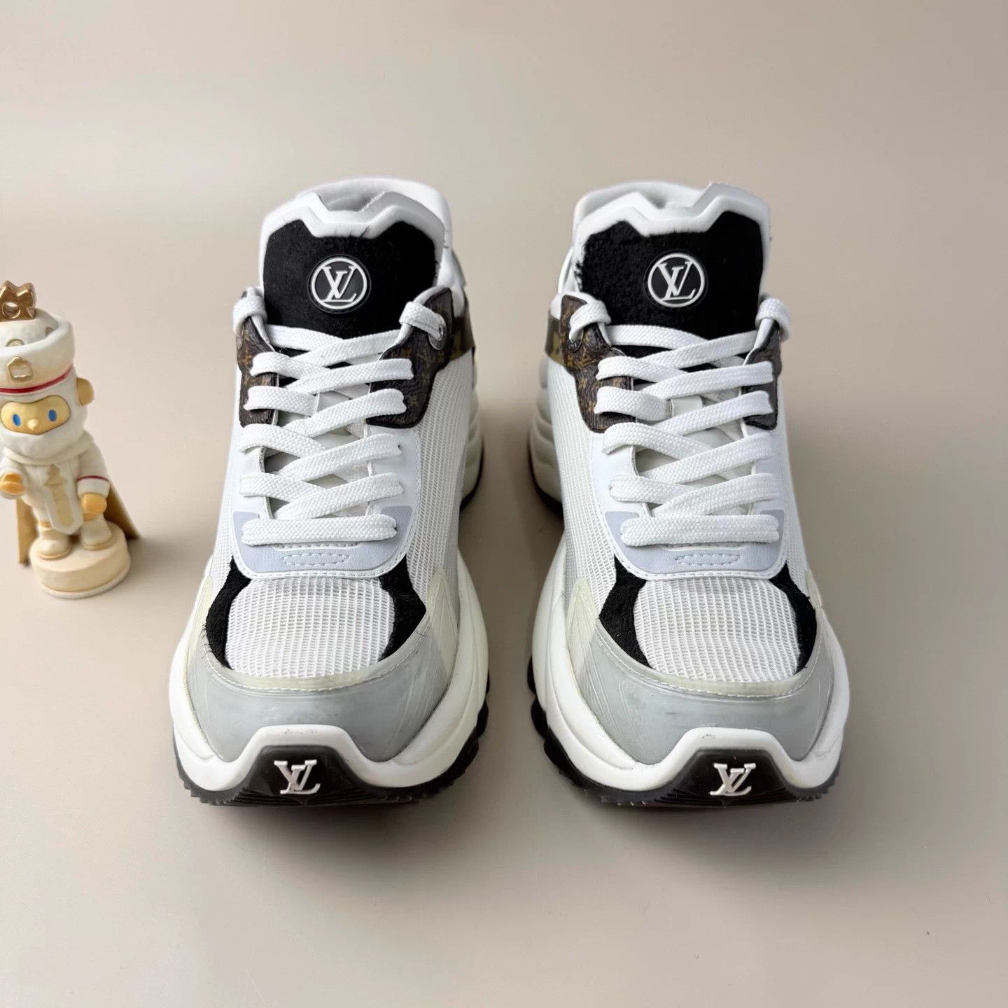 Louis Vuitton LV Run55 White Brown Casual Shoes 37 EU Size US 6 / IT 36 - 2 Thumbnail