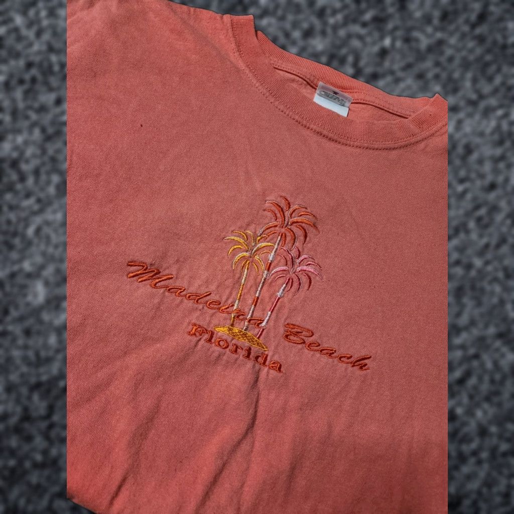 Anvil VINTAGE Mens T-Shirt 90s Made in El Salvador Embroidered Souvenir Made in Madeira Beach FL Orange Large Size US L / EU 52-54 / 3 - 1 Thumbnail
